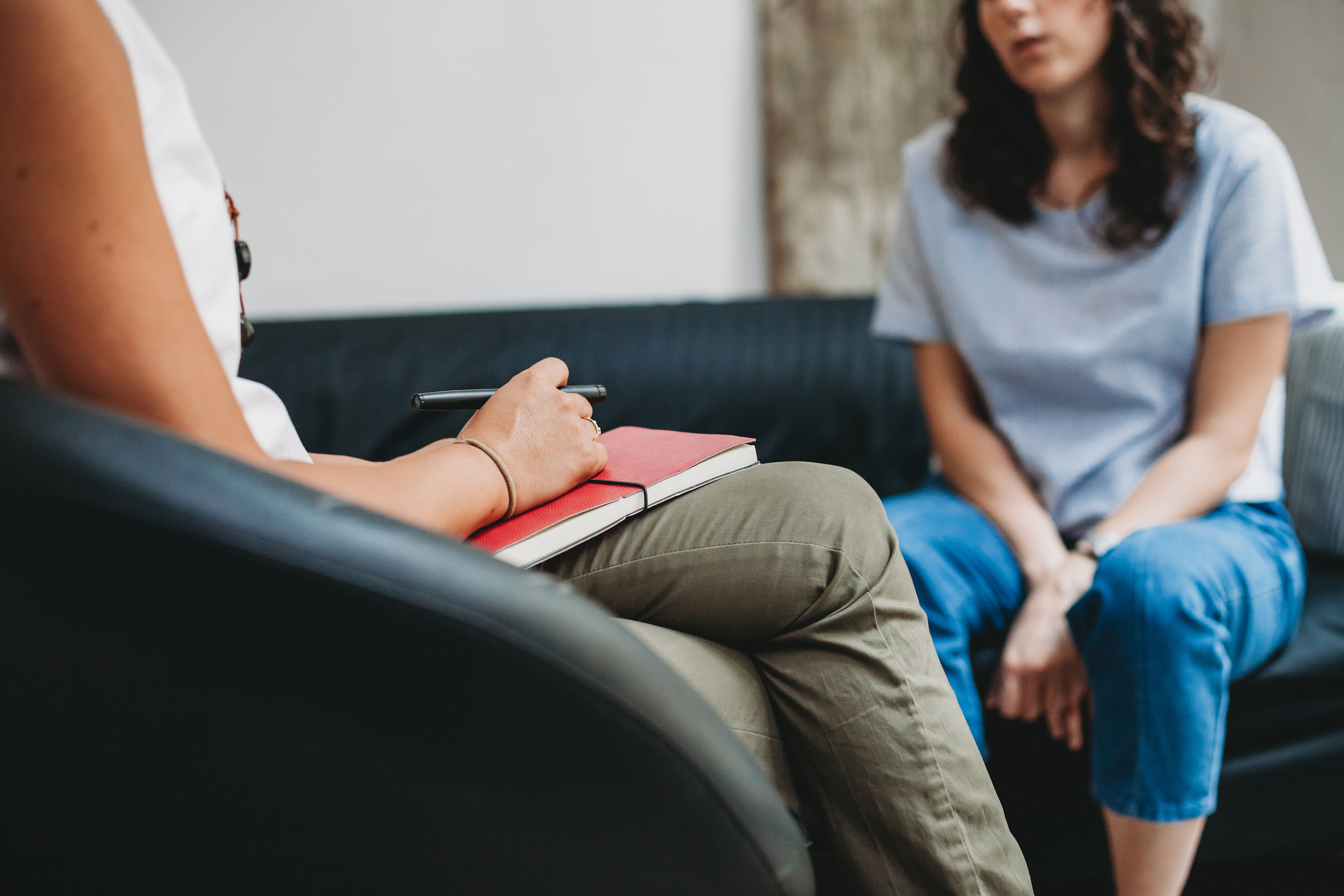 woman talking to her psychologist